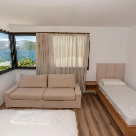 Bujtina Sarda Hotel *