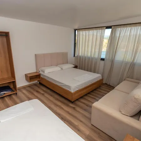 Hotel Bujtina Sarda *