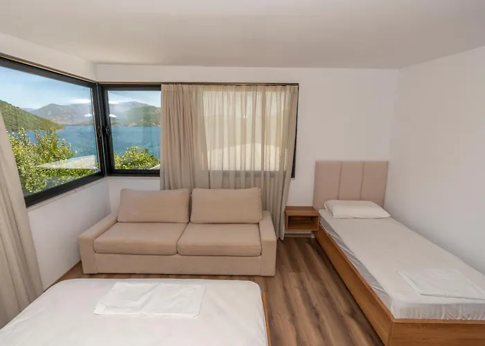 Bujtina Sarda Hotel *