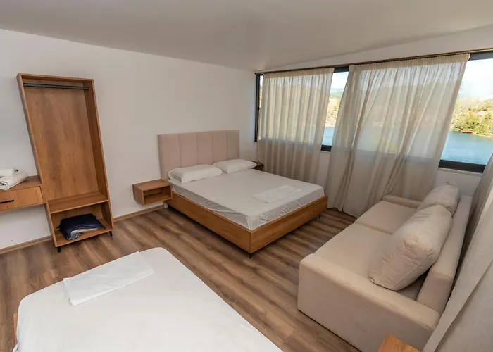 Hotel Bujtina Sarda *